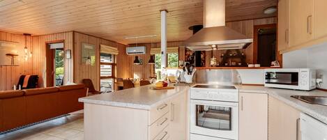 Fridge, microwave, dishwasher, cookware/dishes/utensils