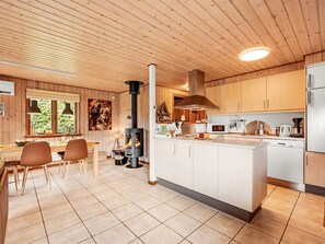 Fridge, microwave, dishwasher, cookware/dishes/utensils
