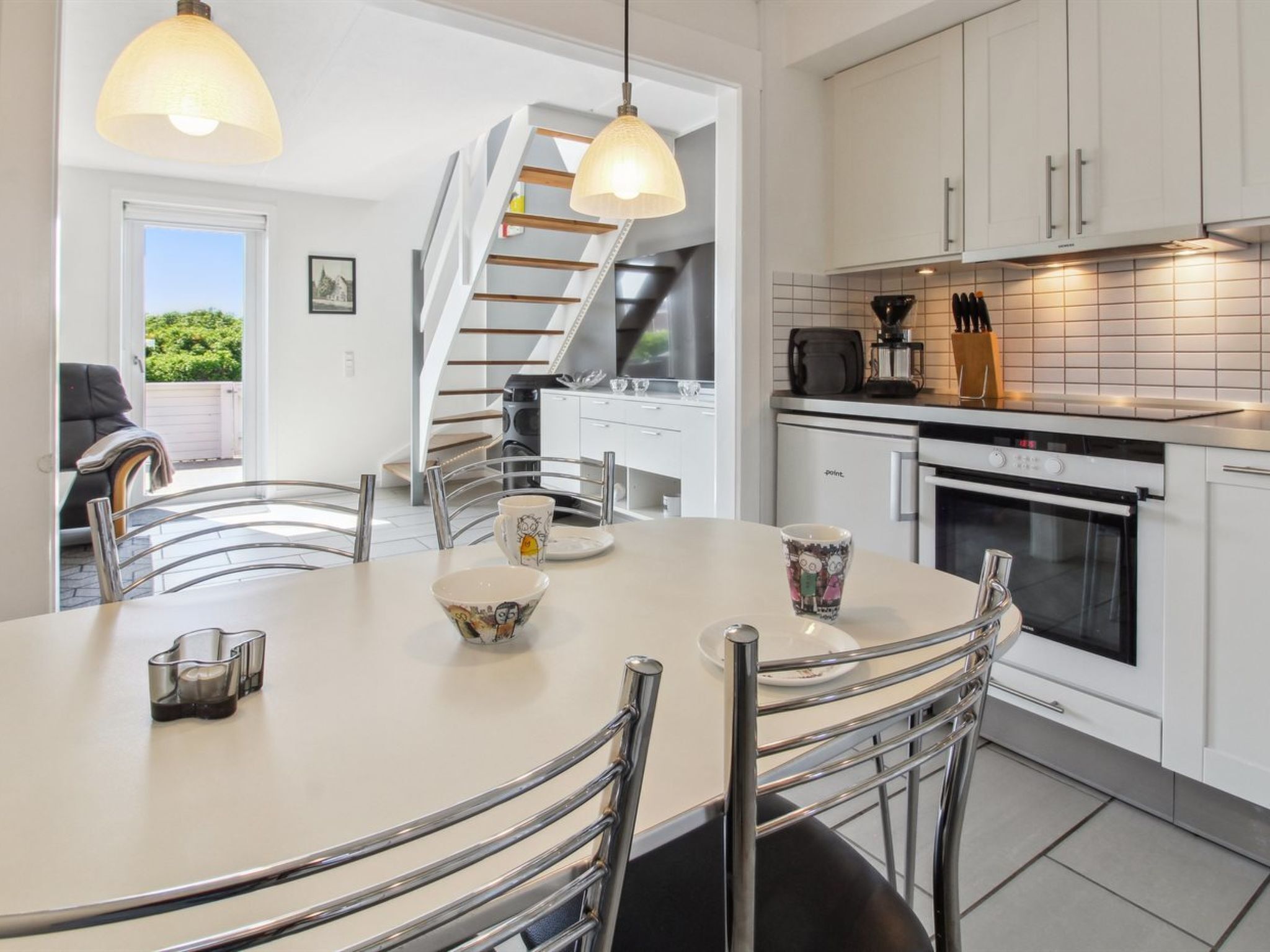 Fridge, microwave, dishwasher, cookware/dishes/utensils