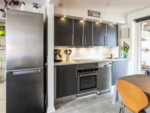 Kühlschrank, Ofen, Geschirrspüler, Kochgeschirr/Geschirr/Besteck