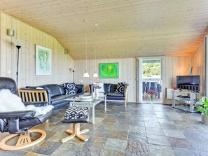 TV, fireplace, DVD player