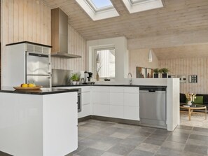 Fridge, microwave, oven, dishwasher - "Ohto" - 281m from the sea by Interhome (Hjørring)
