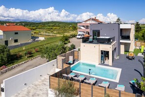 Villa | 4 bedrooms - Kala in Razanac With 4 Bedrooms and 2 Bathrooms (Razanac)