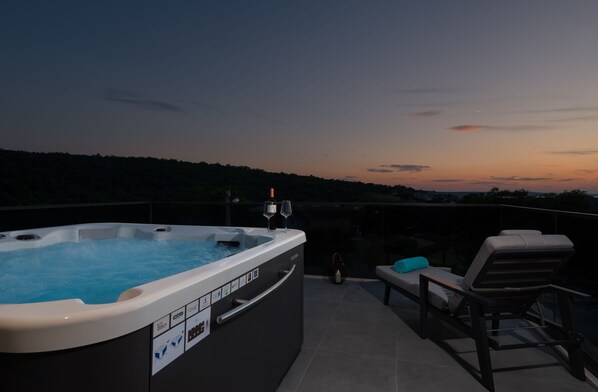 Villa | 4 bedrooms - Kala in Razanac With 4 Bedrooms and 2 Bathrooms (Razanac)