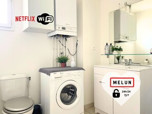 Shower, towels, soap, shampoo - Lillas : Appartement Chill à 2 pas du Centre-ville de Melun (Melun)