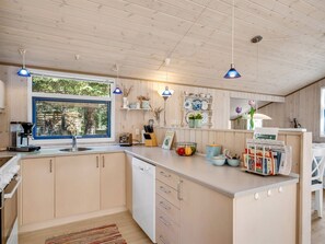 Kühlschrank, Mikrowelle, Ofen, Geschirrspüler