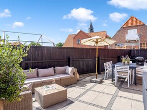 تناول الطعام بالخارج