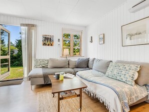 Fernseher, Kamin, DVD-Player