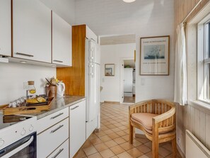 Refrigerador, lavavajillas y utensilios de cocina 
