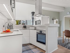 Kjøleskap, mikrobølgeovn, ovn og oppvaskmaskin