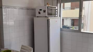 Geladeira, fogão, cooktop, cafeteira/chaleira