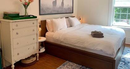 Pet-Friendly Space, King bed, Office