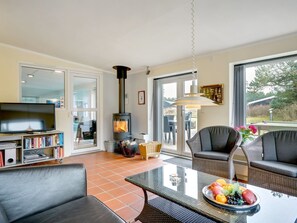 TV, caminetto, lettore DVD