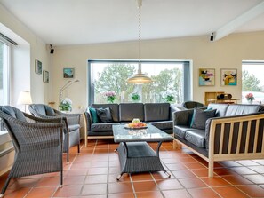 TV, caminetto, lettore DVD