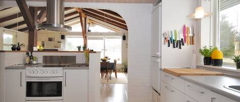 Kühlschrank, Mikrowelle, Ofen, Geschirrspüler