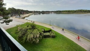 View from property - Renovated modern studio by the lake for two in Vieux Boucau (Soustons)