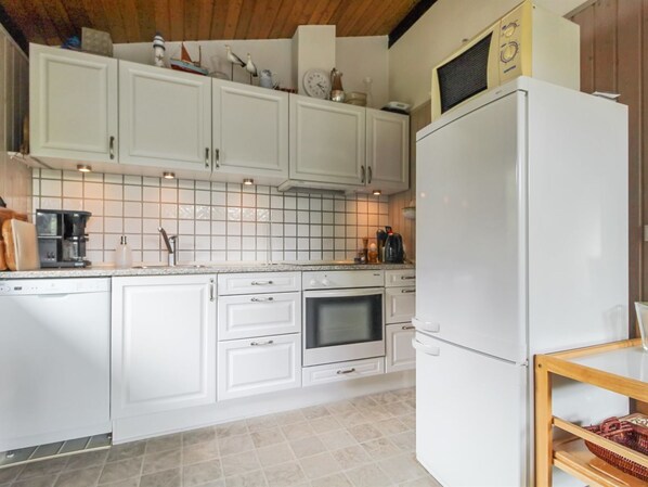 Frigorifero, microonde, forno, lavastoviglie