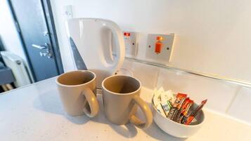 Studio | Private kitchen | Microwave, stovetop, dishwasher, electric kettle