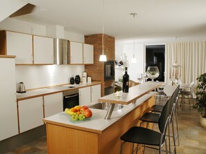 Fridge, microwave, dishwasher, cookware/dishes/utensils