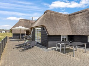 تناول الطعام بالخارج