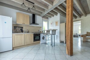 Frigorífic, microones, forn i placa de cuina 