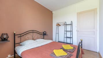 4 bedrooms, WiFi, bed sheets