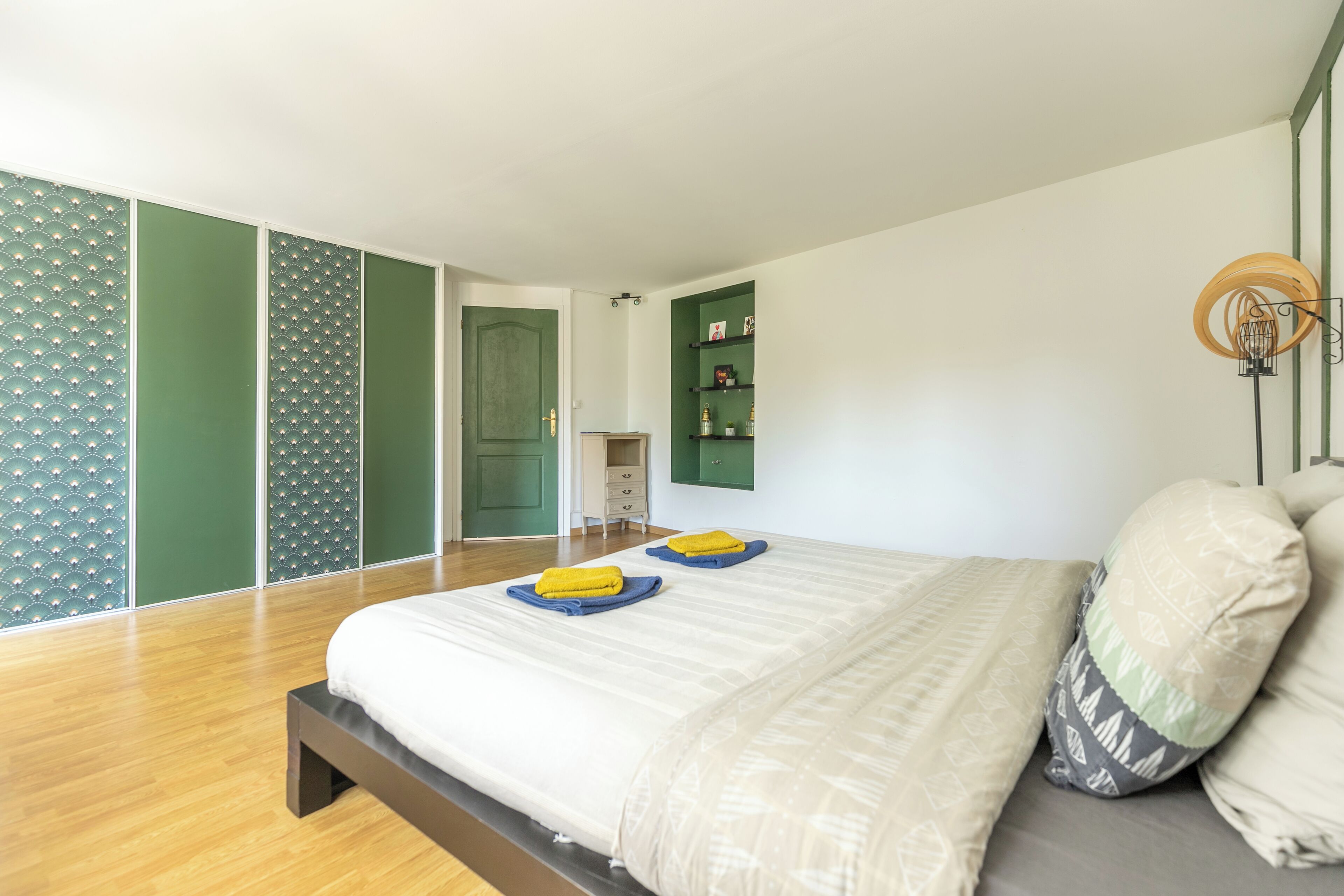 4 間睡房、可攜式嬰兒床、Wi-Fi、床單