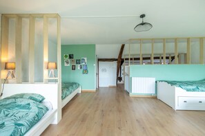 4 bedrooms, WiFi, bed sheets