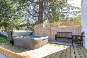 Bain à remous extérieur