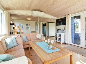 TV, fireplace, DVD player - "Lisabeth" - 250m from the sea by Interhome (Løkken)