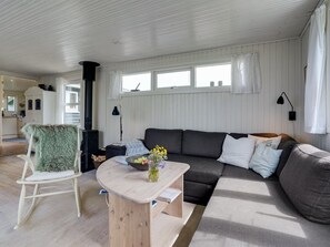 TV, fireplace - "Marit" - 150m from the sea by Interhome (Løkken)