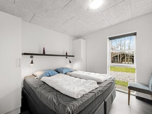4 bedrooms, WiFi - "Jarven" - 500m to the fjord by Interhome (Højslev)