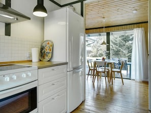 Fridge, microwave, dishwasher, cookware/dishes/utensils