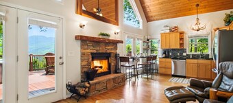 16 mi to DT, Hot Tub, Fire Pit, FP, Basket Ball Court, Mt View, Secluded & Quiet