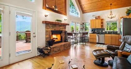 16 mi to DT, Hot Tub, Fire Pit, FP, Secluded