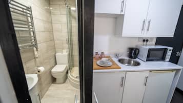 Studio | Badezimmer | Dusche, Haartrockner, Handtücher