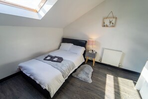 Iron/ironing board, free WiFi, bed sheets - Studio Available Close to Queen Elizabeth Hospital (Birmingham)