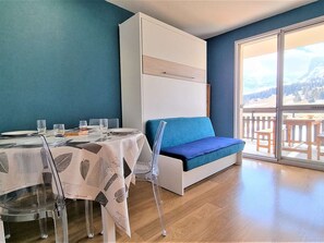 Dining - Bright 2-Room Apartment, Sleeps 5, Near Ski Lift, Free Wi-Fi, Parking, Ski Locker (Le Dévoluy)