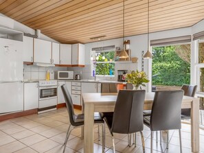 Fridge, microwave, dishwasher, cookware/dishes/utensils
