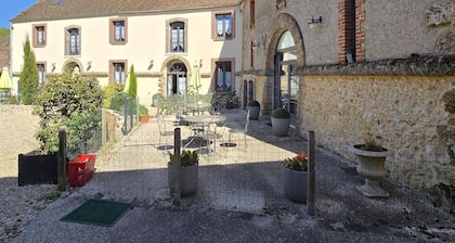 Grand gßte rénové avec terrasse, parking privé et équipements complets, proche Versailles et nature