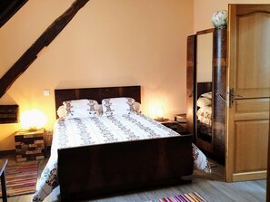 4 bedrooms, Internet, bed sheets