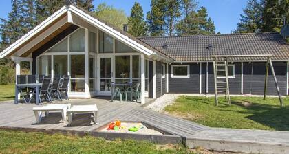 "Ă
sta" - 1.7km from the sea by Interhome