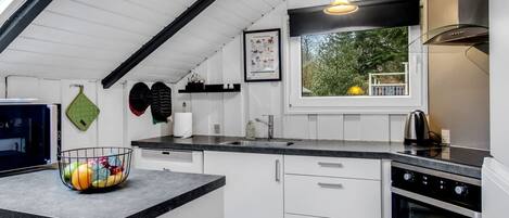 Fridge, microwave, dishwasher, cookware/dishes/utensils