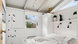 A white room with a bed, a window, and a ceiling fan. - "Alvine" - 475m from the sea by Interhome (Jerup)