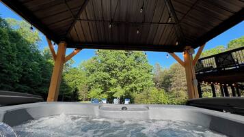 Tina de hidromasaje al aire libre