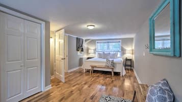 5 habitaciones, tabla de planchar con plancha y cuna de viaje