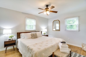 4 bedrooms, iron/ironing board, free WiFi, bed sheets