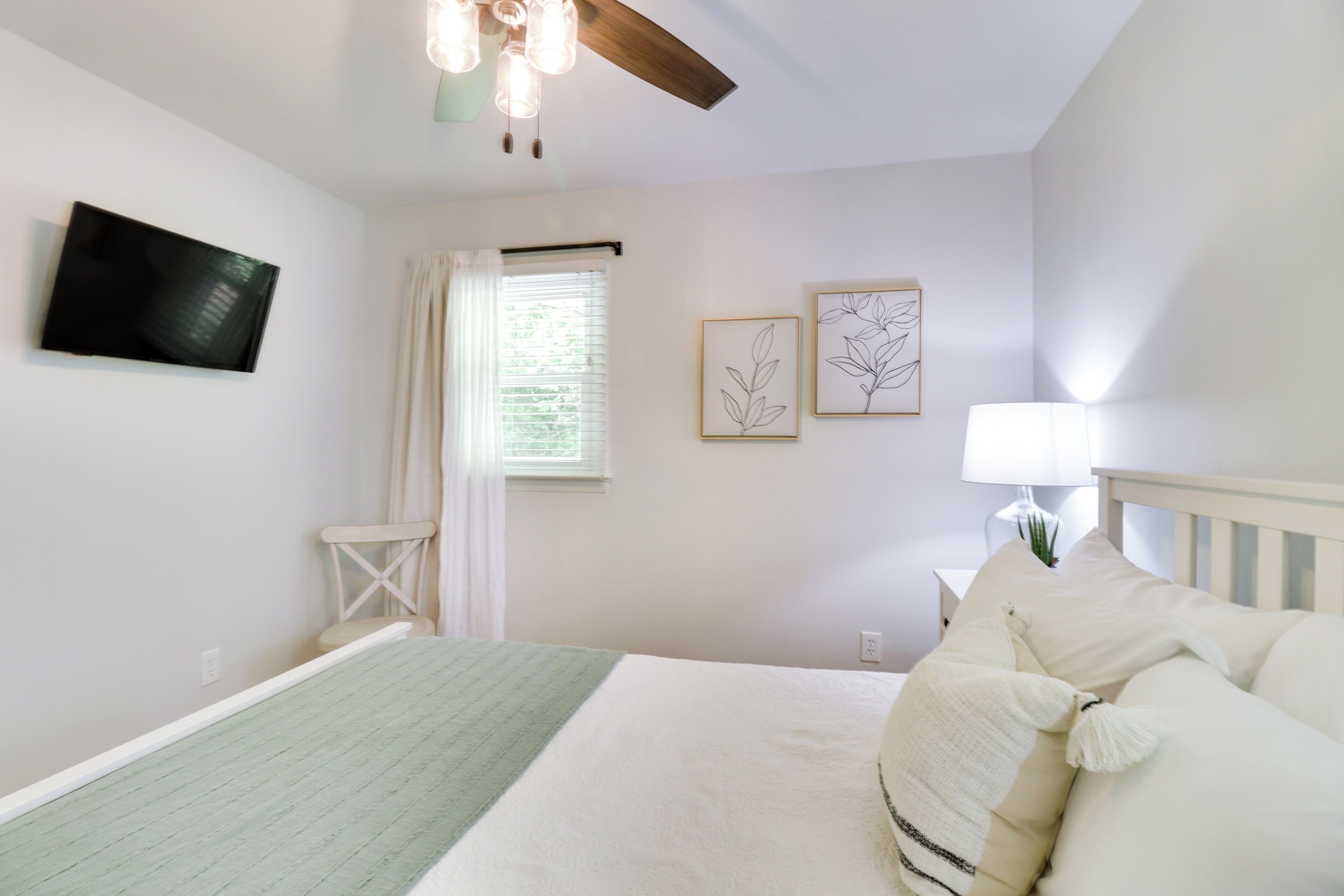 4 bedrooms, iron/ironing board, free WiFi, bed sheets