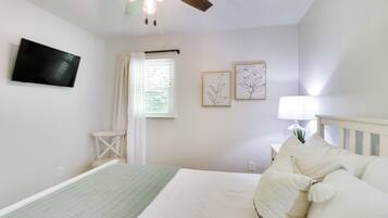 4 bedrooms, iron/ironing board, free WiFi, bed sheets