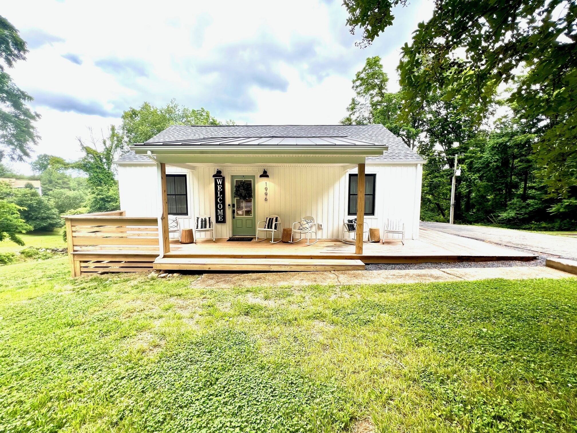 Entire Mid-Century Modern Farmhouse-Style Cottage hosted by Heather